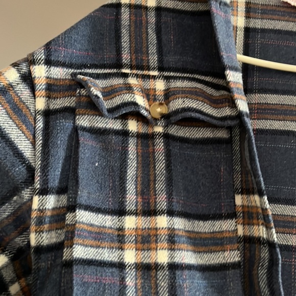 Pink Lily “Meet You Outside” Navy shacket - Picture 5 of 7